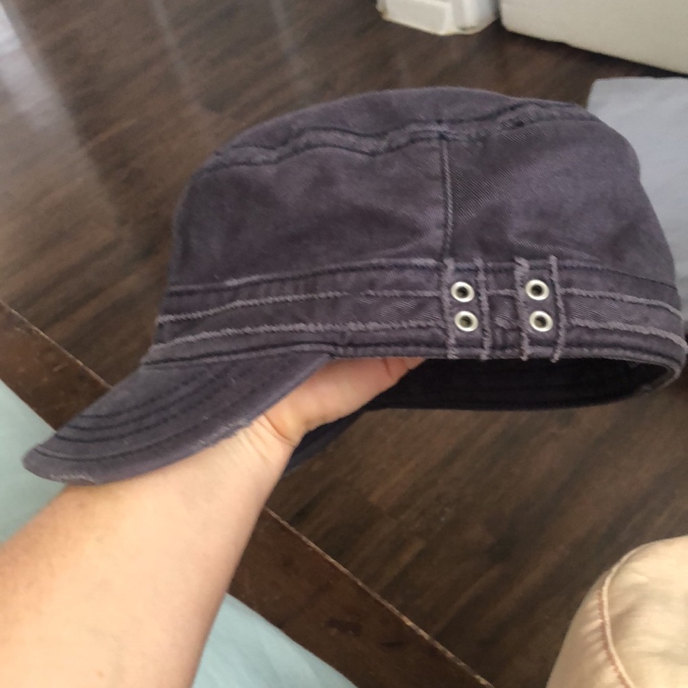 Various hats - Roxy/American Eagle - Picture 5 of 8